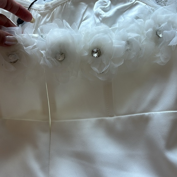 Strapless satin flower appliqué dress - Picture 9 of 10